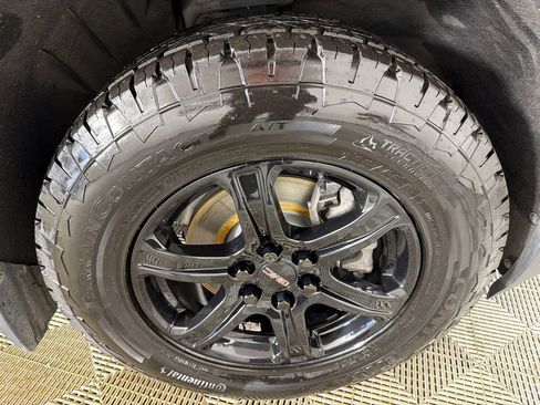 Used 2022 GMC Acadia AT4 w/ Technology Package image 14