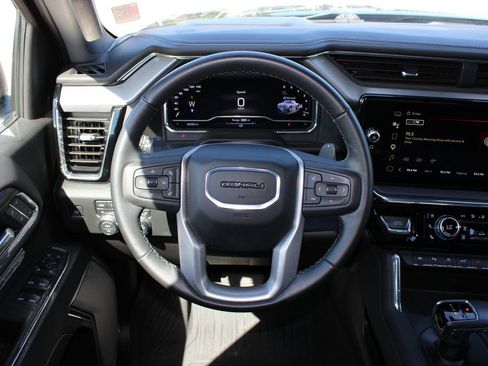 Used 2024 GMC Sierra 1500 Denali w/ Technology Package AWD/4WD image 10