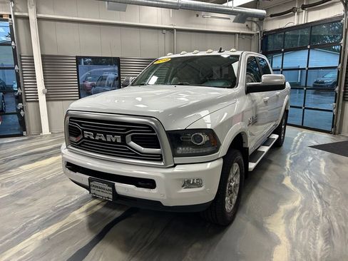 Used 2018 RAM 3500 Laramie Longhorn AWD/4WD image 3