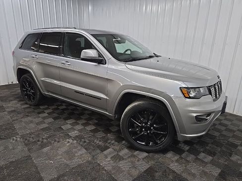 Used 2020 Jeep Grand Cherokee Altitude AWD/4WD image 7
