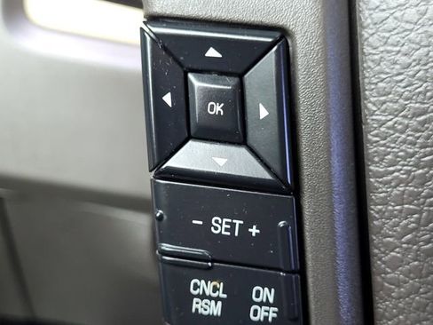 Used 2013 Ford F150 XLT w/ XLT Chrome Pkg image 11