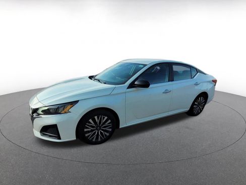 Used 2025 Nissan Altima 2.5 SV image 4