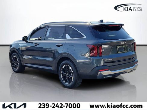 Certified 2024 Kia Sorento S w/ Panoramic Sunroof Package image 4