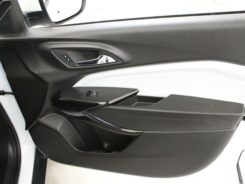 Certified 2025 Chevrolet Trax LT w/ Driver Confidence Package FWD image 33