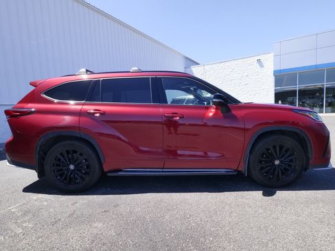 Used 2023 Toyota Highlander XSE AWD/4WD image 5