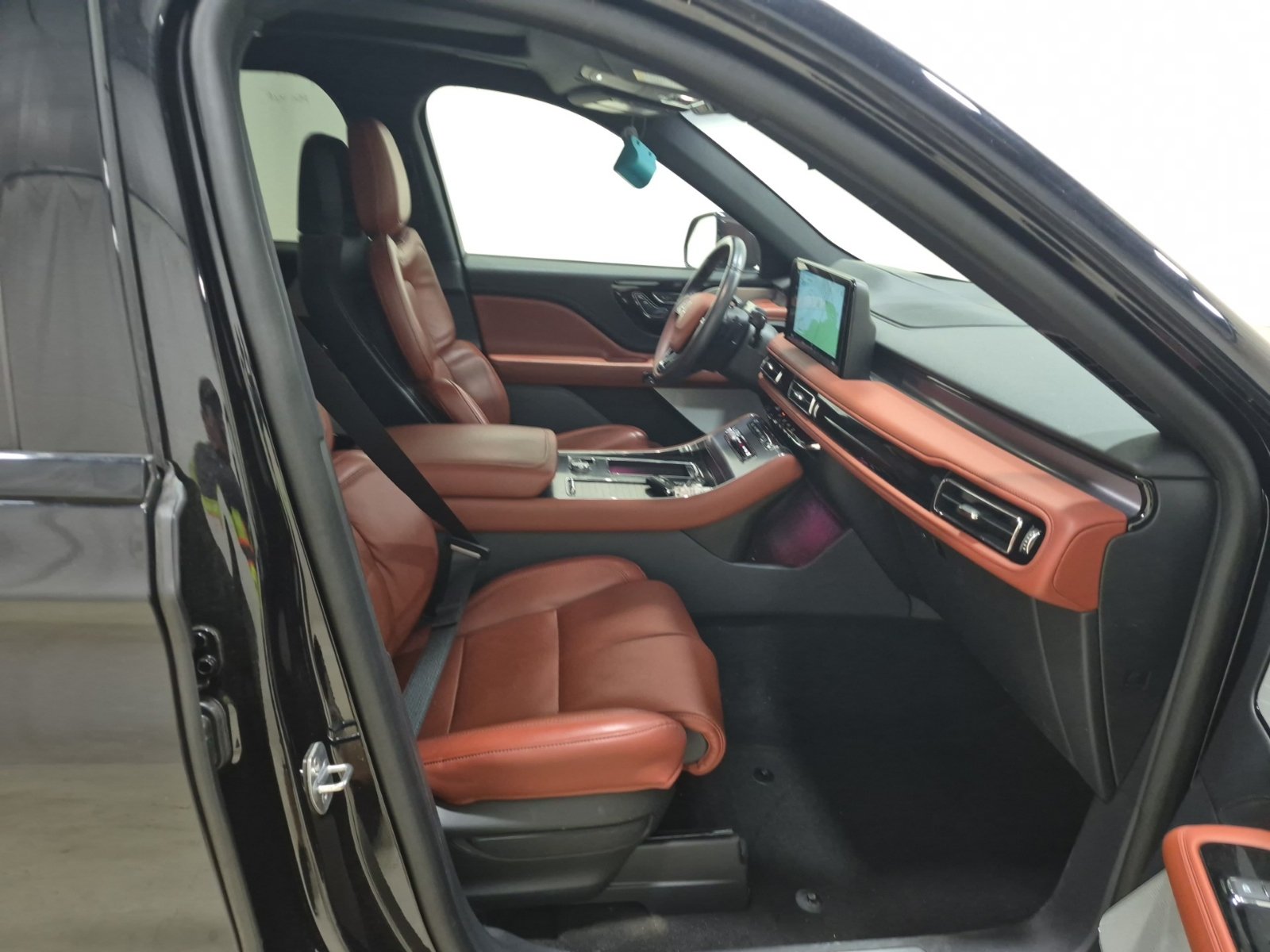 Used 2025 Lincoln Aviator Reserve w/ Equipment Group 201A AWD/4WD image 11