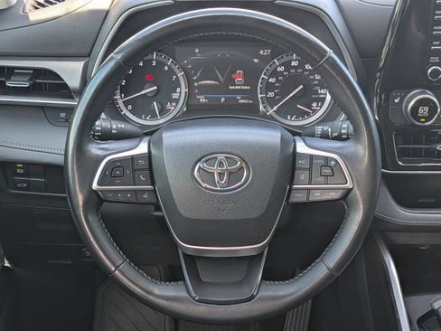 Used 2022 Toyota Highlander XLE FWD image 21