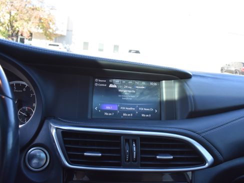 Used 2017 INFINITI QX30 Premium w/ Navigation Package image 21