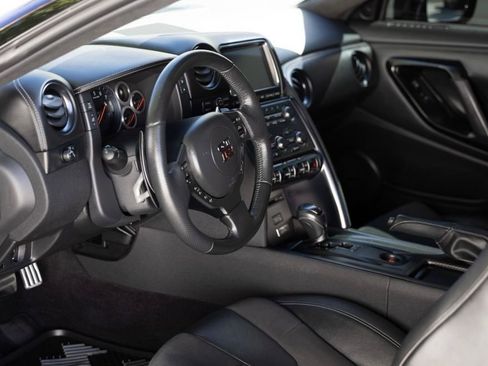 Used 2014 Nissan GT-R Premium image 9