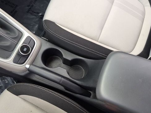 Used 2025 Hyundai Venue SEL FWD image 23