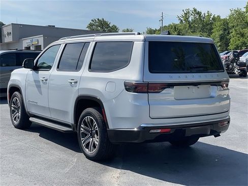 Used 2024 Jeep Wagoneer Series II image 43