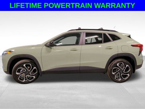 Used 2024 Chevrolet Trax RS w/ Sunroof Package image 3