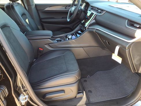 New 2025 Jeep Grand Cherokee L Altitude AWD/4WD image 7