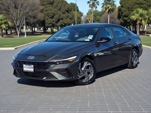 Certified 2025 Hyundai Elantra Sport image 2