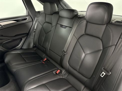 Certified 2025 Porsche Macan image 22