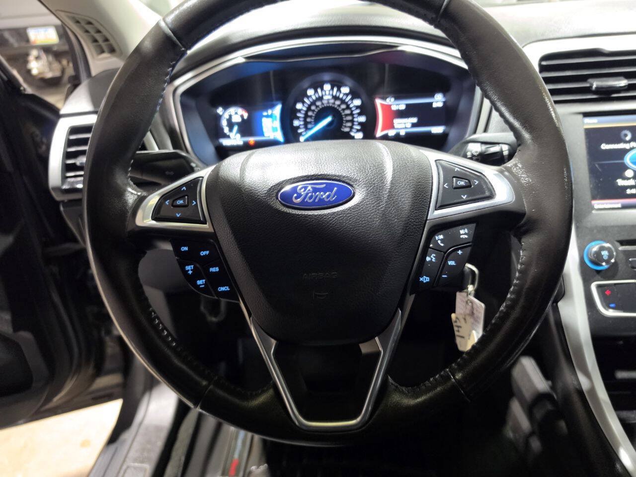 Used 2016 Ford Fusion SE FWD image 34