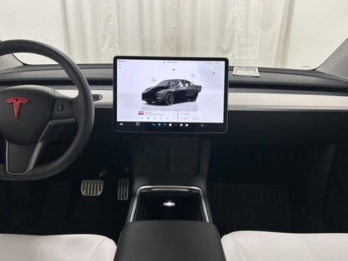 Used 2024 Tesla Model Y Performance image 11
