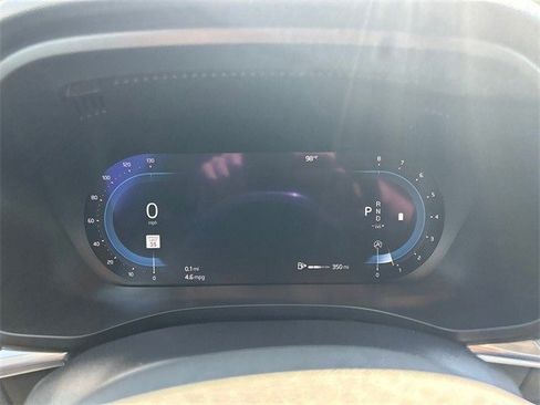 Used 2022 Volvo XC60 B5 Momentum image 21