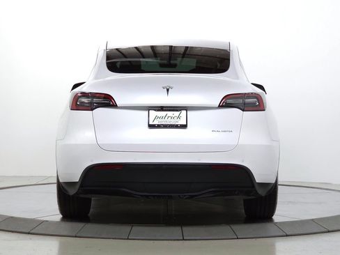 Used 2022 Tesla Model Y Long Range AWD/4WD image 7