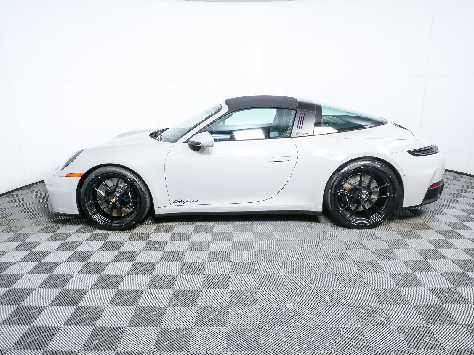 Certified 2026 Porsche 911 Targa 4 GTS AWD/4WD image 2