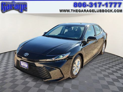 Used 2025 Toyota Camry LE image 1