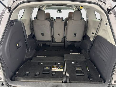 Used 2021 Toyota Sienna LE FWD image 45