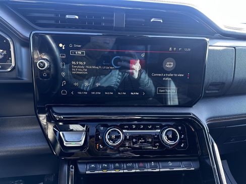 Used 2024 GMC Sierra 1500 AT4 w/ Technology Package image 16