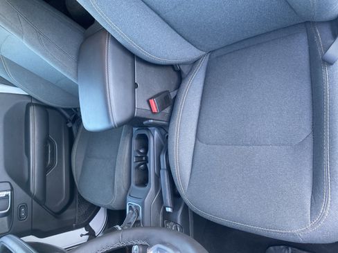 Used 2025 Jeep Wrangler Sahara image 15