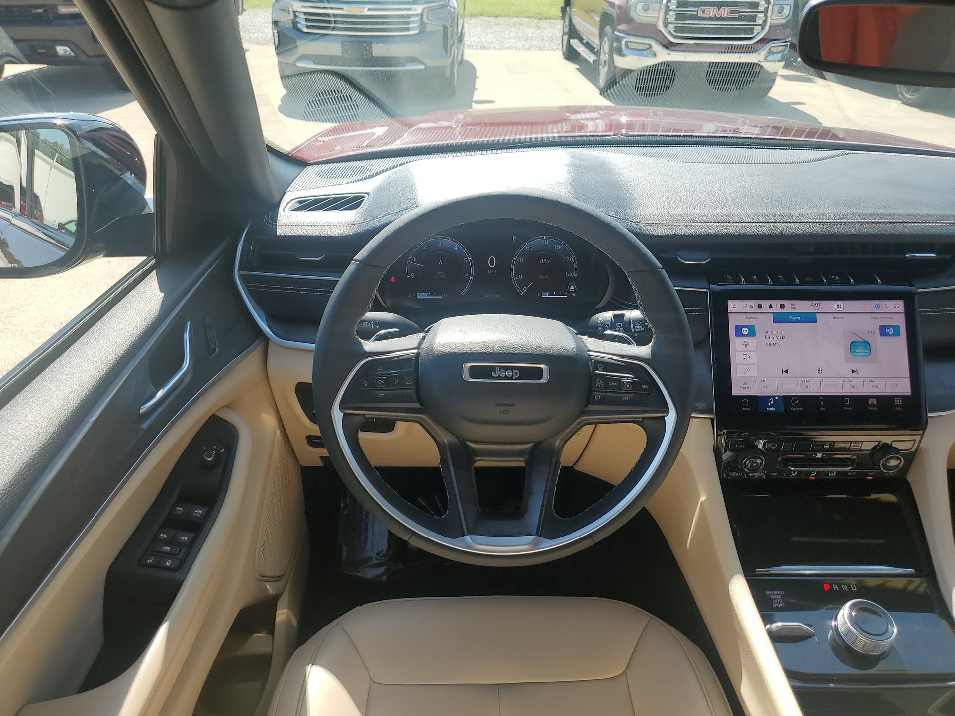 Used 2023 Jeep Grand Cherokee Limited AWD/4WD image 18