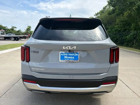 Used 2025 Kia Sorento SX FWD image 4