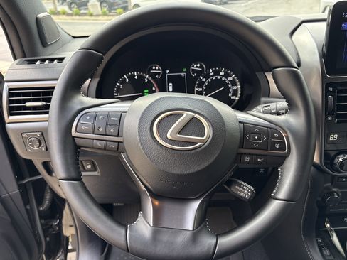 Used 2023 Lexus GX 460 w/ Black Line Special Edition image 18