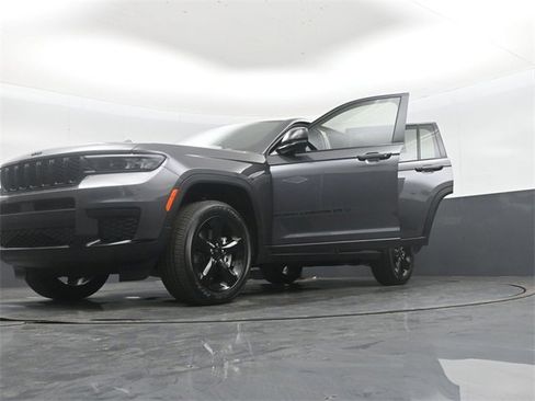 New 2025 Jeep Grand Cherokee L Altitude image 57