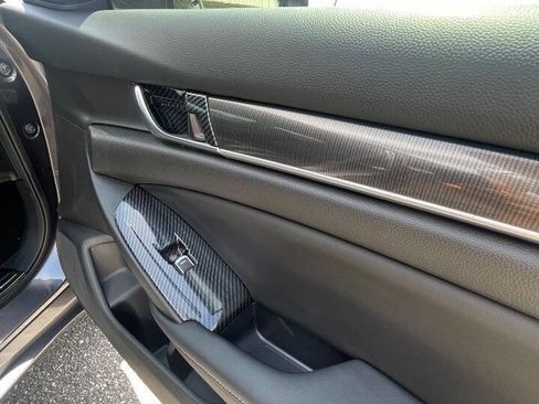 Used 2018 Honda Accord Sport image 18