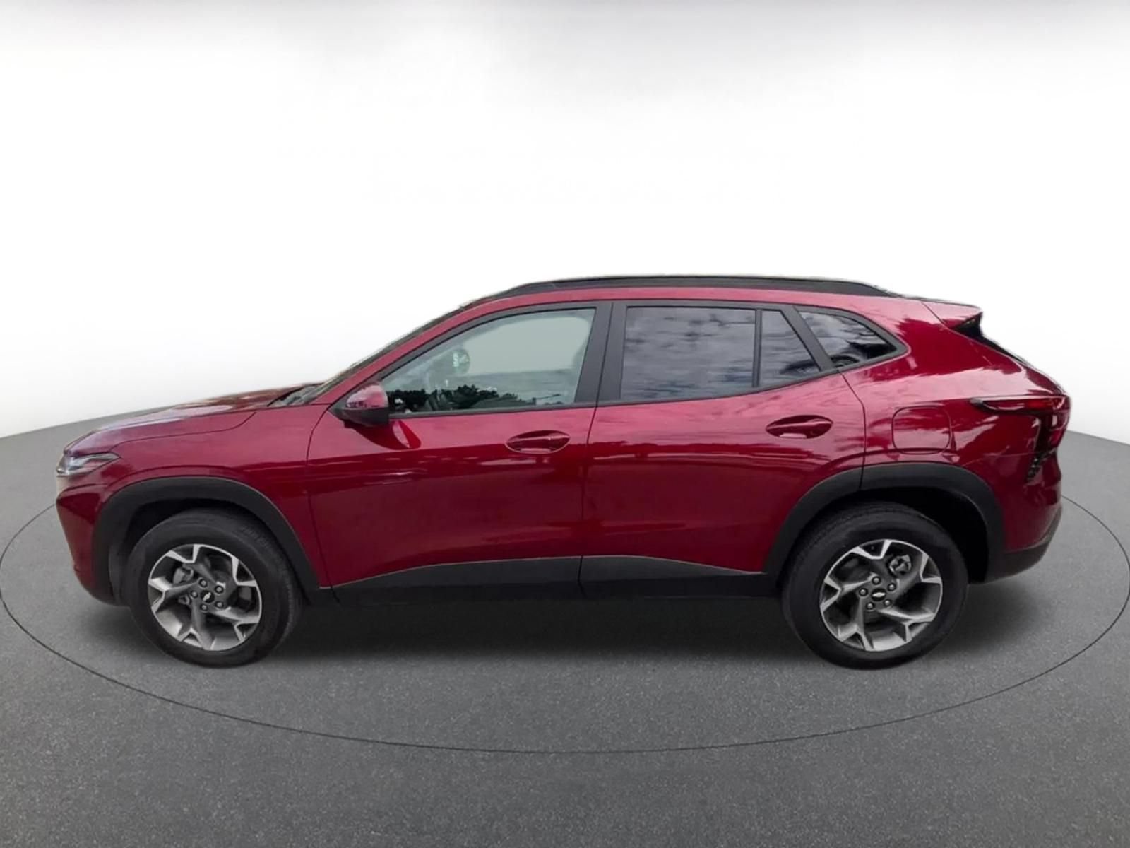 Used 2025 Chevrolet Trax LT w/ LT Convenience Package FWD image 7
