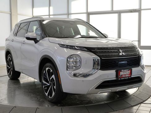 Used 2022 Mitsubishi Outlander SEL image 2