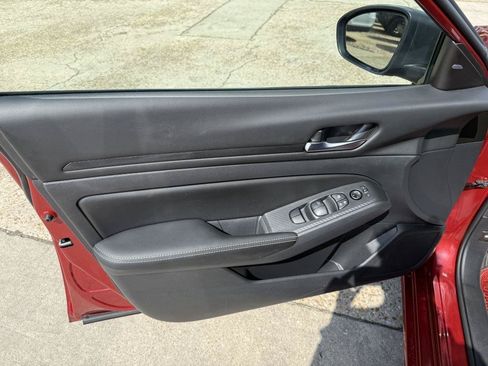 Used 2024 Nissan Altima 2.5 SV FWD image 11