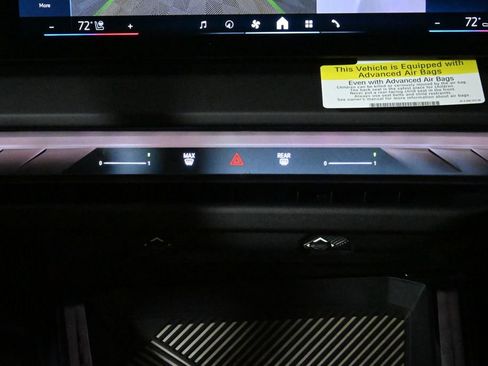 Used 2025 BMW X3 xDrive30i w/ Premium Package image 25