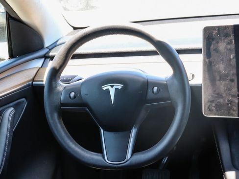 Used 2022 Tesla Model Y Long Range AWD/4WD image 21