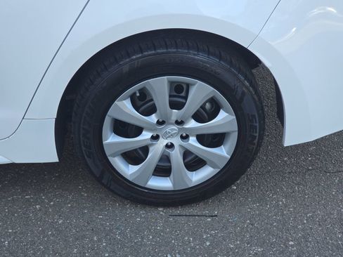 Used 2022 Toyota Corolla LE image 39