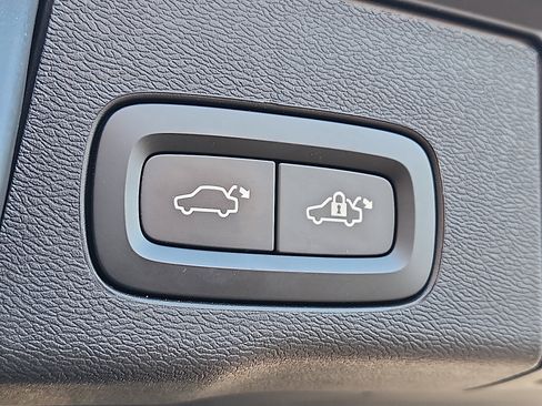 Used 2023 Volvo XC60 B5 Plus w/ Climate Package image 28