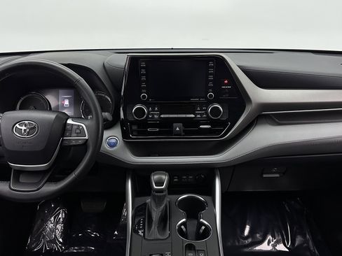 Used 2022 Toyota Highlander LE AWD/4WD image 28