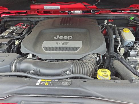 Used 2017 Jeep Wrangler Unlimited Rubicon w/ Connectivity Group AWD/4WD image 9