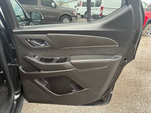 Used 2020 Chevrolet Traverse LT w/ Driver Confidence II Package image 14