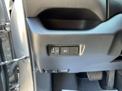 Used 2021 Toyota RAV4 LE FWD image 21