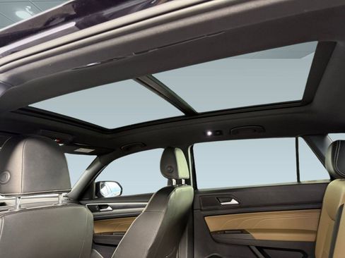 Used 2022 Volkswagen Atlas Cross Sport SEL R-Line image 14