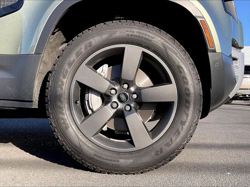 Used 2025 Land Rover Defender 110 S image 12