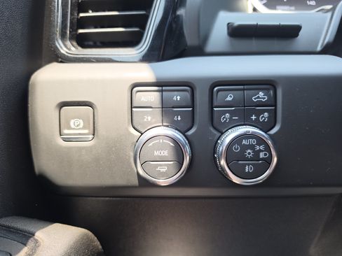 Used 2024 GMC Sierra 2500 AT4 w/ Technology Package AWD/4WD image 21