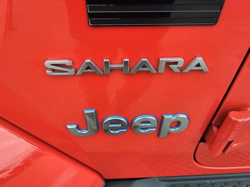 Used 2021 Jeep Wrangler Unlimited Sahara w/ Cold Weather Group image 21