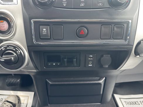 Used 2017 Nissan Titan SV AWD/4WD image 53