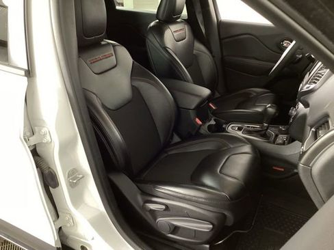 Used 2023 Jeep Cherokee Trailhawk image 39